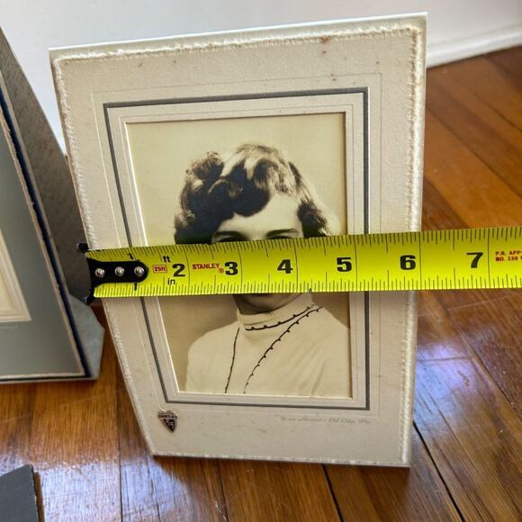 Vintage Family Photo Black & White Photograph Lot in Paper Frames from the 1950s - Picture 15 of 16